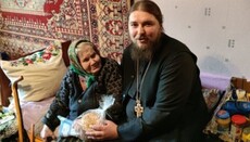 В Нежине священники УПЦ привезли продукты старикам и инвалидам