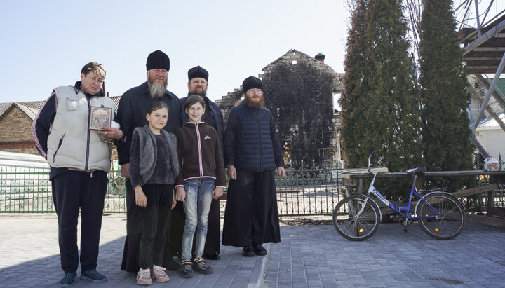 Братия Лавры помогла жителям Фастовского и Бучанского районов. Фото: lavra.ua