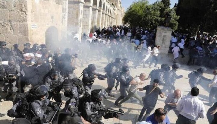 На Храмовой горе произошли стычки между палестинцами и полицией. Фото: AFP