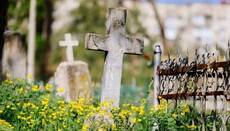 Обязательно ли посещать кладбище на Радоницу?
