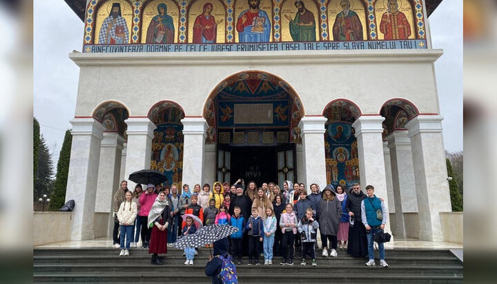 Віруючі Румунії організували паломницький тур для біженців з України