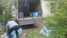 Волонтери УПЦ забезпечують питною водою мешканців окупованого Лисичанська
