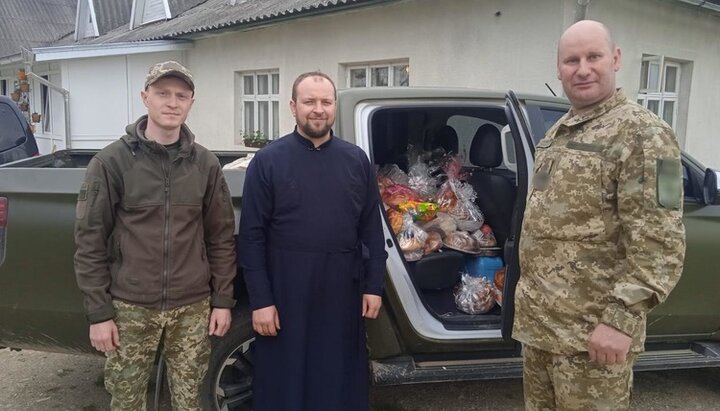 Громада села Нижні Петрівці надіслала прикордонникам продукти