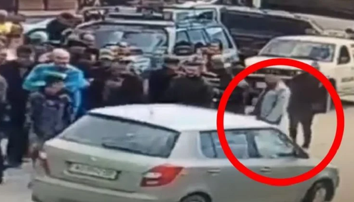 Провокація активіста ПЦУ проти священника УПЦ в Ясіні потрапила на відео