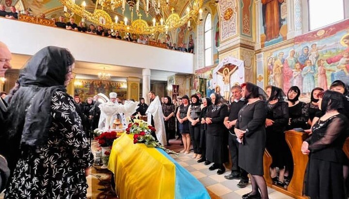В Мукачевской епархии отпели воина. Фото: m-church.org.ua