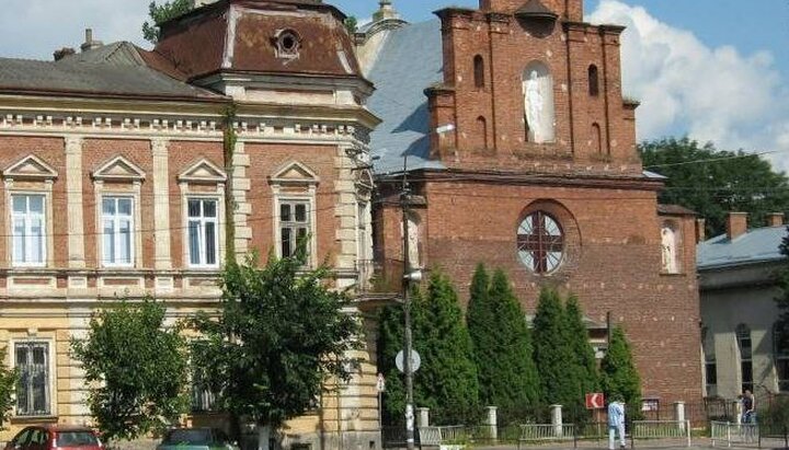 У відібраному в УПЦ храмі у Речичанах Львівської області служать УГКЦ і ПЦУ