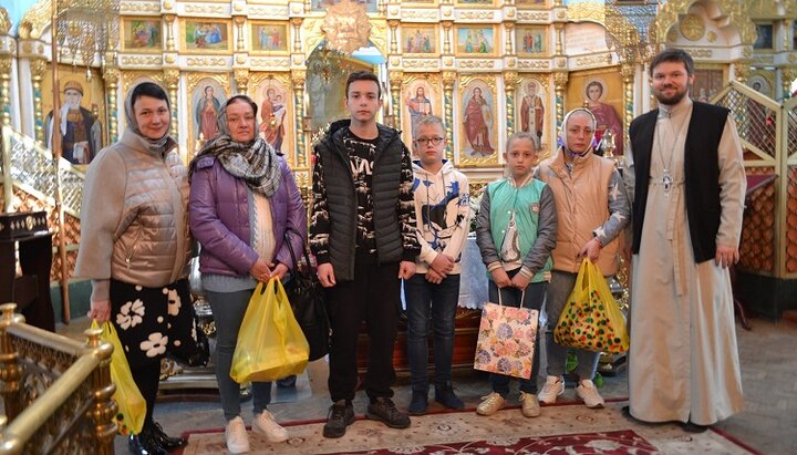 УПЦ оказала помощь беженцам, которые нашли приют в Кропивницком. Фото: facebook-страница Кировоградская епархия