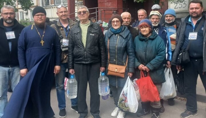 Также УПЦ оказала помощь жителям районов Харькова, пострадавших от обстрелов. Фото: eparchia.kharkov.ua