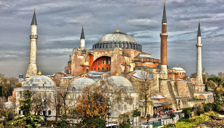 Храм Святой Софии в Стамбуле, превращенный в мечеть. Фото: islamnews.ru