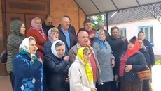 Віруючі УПЦ вимагають від влади запобігти захопленню храму в Пирогівці