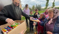 Митрополит Варсонофий передал помощь жителям села Озера Киевской области