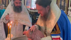 Ієрарх УПЦ хрестив десяту дитину з багатодітної родини священника