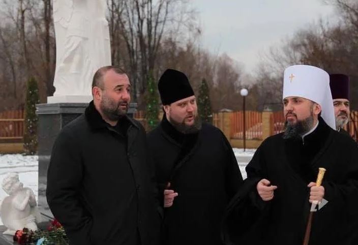 Петровский (крайний слева) с Сергеем Думенко на открытии памятника в 2018 году. Фото: ukraine-inform.com 