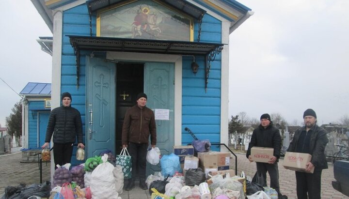 В Ровенской области верующие УПЦ собирают продукты для украинских воинов. Фото: СПЖ
