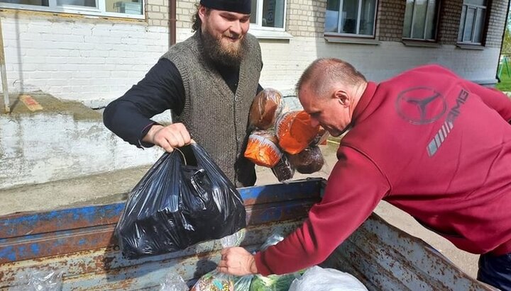 Прихожане Благовещенского храма в Березани передали продукты местной теробороне. Фото: boryspil-eparchy.org