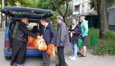 В Харькове клирики УПЦ раздали продукты нуждающимся