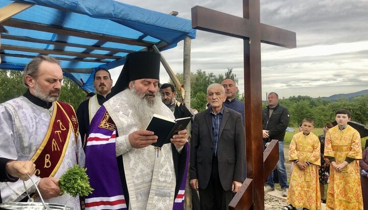 В селе Горинчово заложили храм Жен-Мироносиц. Фото: orthodoxkhust.org.ua