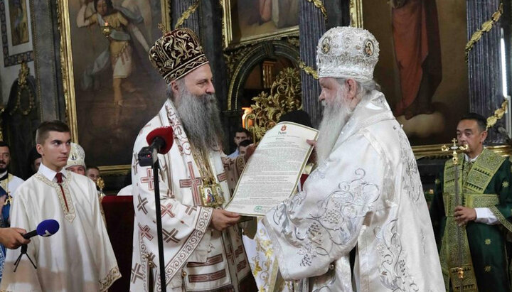 Serbian Patriarch presents Tomos of Autocephaly to Macedonian Church