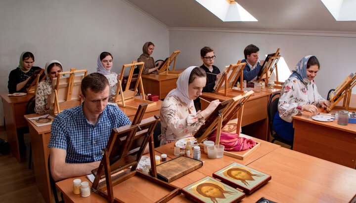 Студенты КПИДУ на занятиях. Фото: lukicon.wixsite.com