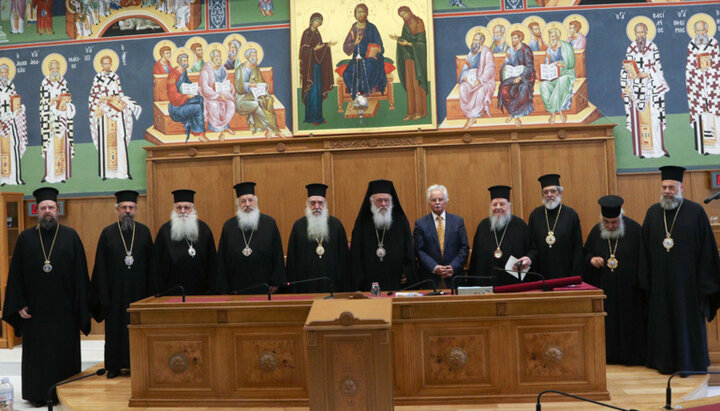 Синод ЕПЦ вимагає вилучити слово «Македонія» з назви автокефальної МПЦ