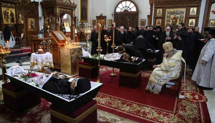 Отпевание погибших насельников Святогорской лавры. Фото: пресс-служба Донецкой епархии