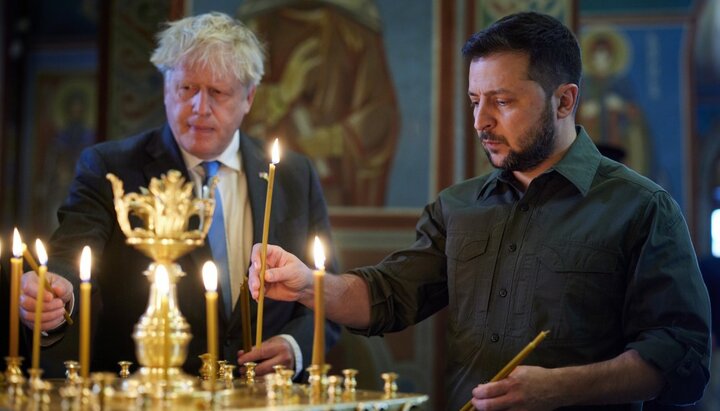 Zelensky and Johnson light candles in the cathedral of schismatics