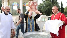 1600 детей приняли Крещение от Патриарха Грузинского Илии