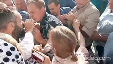 Побиття та лють: у Мережі з'явилося нове відео захоплення храму у Колодному