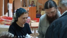 Клирики и волонтеры Полтавской епархии раздали продукты переселенцам