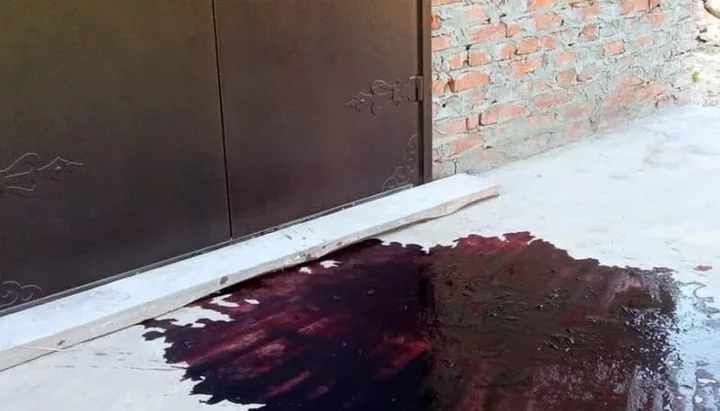 In Kordyshev vandals spill pig's blood in front of UOC church door