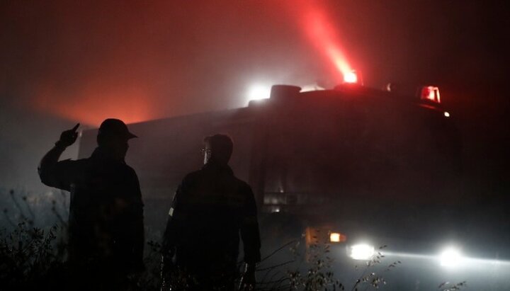Лесной пожар на Афоне. Фото: romfea.gr
