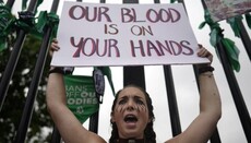 «Нам нравится убивать детей»: сторонники абортов протестуют у Белого дома