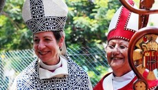 Αγγλικανική Εκκλησία: δεν υπάρχει ακριβής ορισμός της έννοιας «γυναίκα»