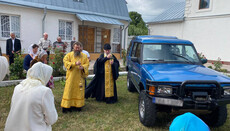 Прихожане Каменец-Подольской епархии купили внедорожник для ВСУ