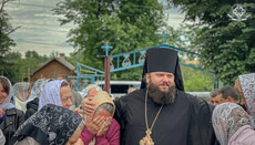 Епископ Пимен совершил литургию у опечатанного храма в Хорове
