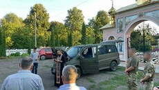 У Чернівецькій єпархії на пожертвування вірян придбали автомобіль для ЗСУ