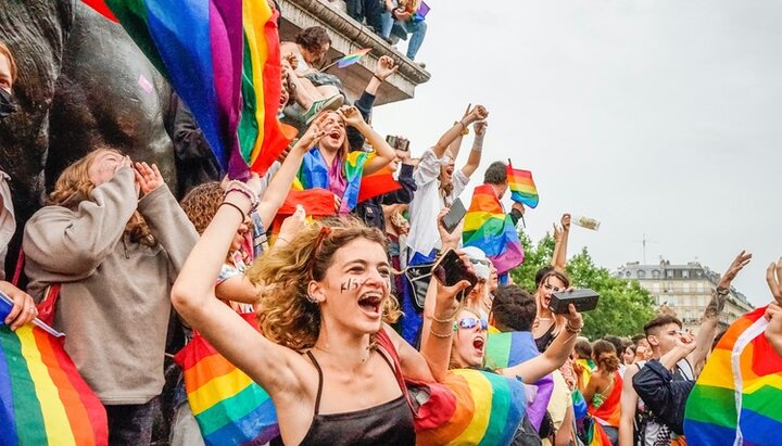 У Словенії легалізували ЛГБТ-шлюби та усиновлення дітей геями