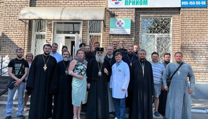 Миряне и духовенство УПЦ в городе Запорожье сдали кровь для пациентов больницы №5. Фото: hramzp.ua.