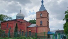 UOC church seizure in Pyrohivtsi: Lying down priest battered by crowd
