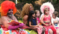 В епископальном школьном храме Нью-Йорка трансвестит устроил шоу для детей