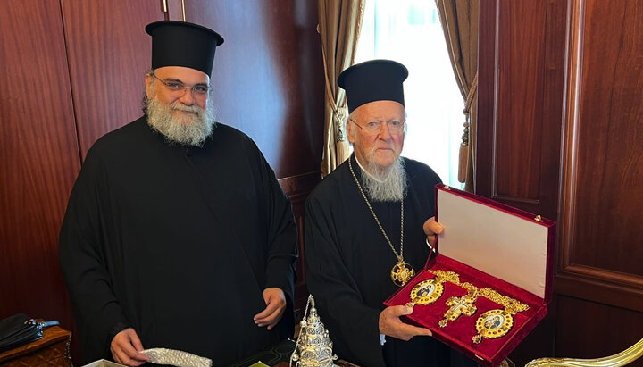 Митрополит Исаия и патриарх Варфоломей. Фото: romfea.gr
