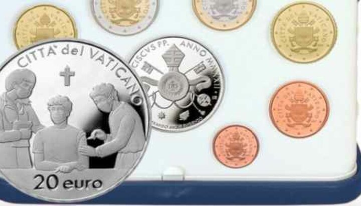 Монета, посвященная вакцинации, выпускаемая в Ватикане. Фото: ilsussidario.net