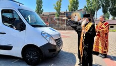 УПЦ й фонд «Покров» передали лікарням Запоріжжя п'ять авто швидкої допомоги