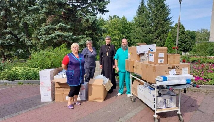 У Харківській єпархії надали допомогу міській лікарні та мешканцям Салтівки