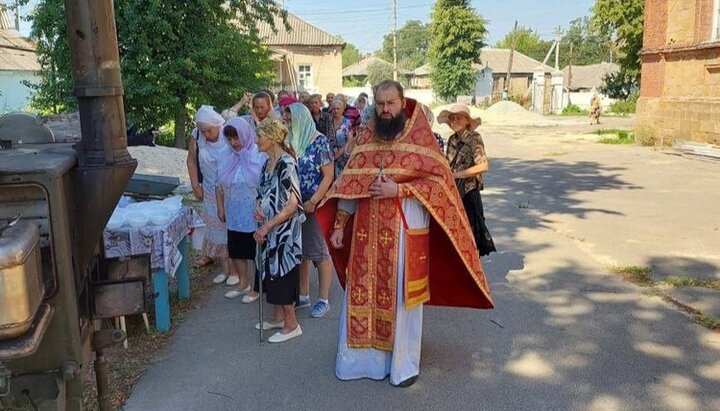 У храмах УПЦ Лисичанська організували щоденні обіди для нужденних