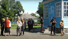 Власти села Сокол срезали замки на храме УПЦ и передали его ПЦУ