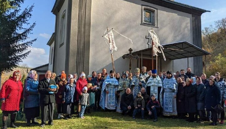 Прихожане Покровского храма в Вербовце. Фото: страница храма Рождества Пресвятой Богородицы в Facebook