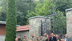 Drohobych: Nationalists prevent believers from praying near seized church