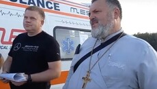 Священник УПЦ передал мэрии Белгород-Днестровского реанимобиль из Италии
