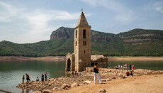В Испании из-под воды появилась церковь, затопленная 60 лет назад